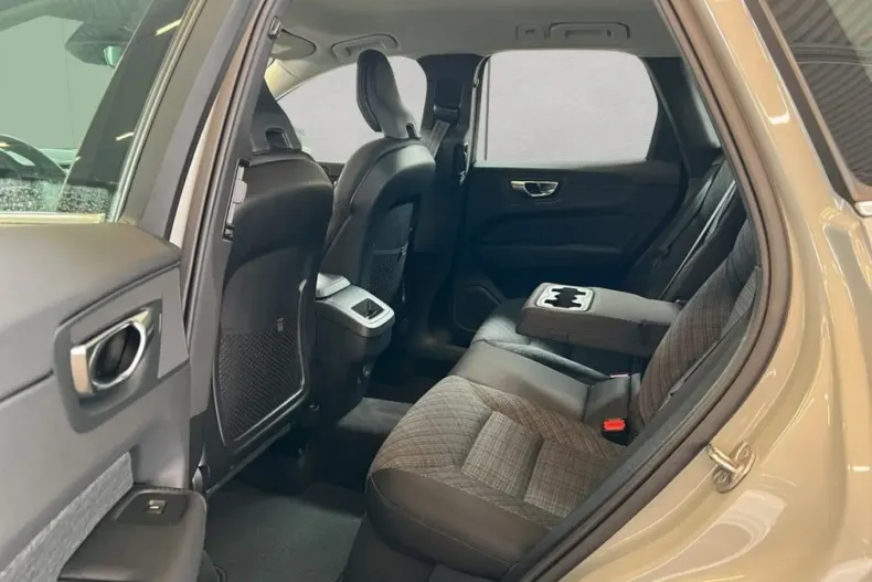 Volvo XC60 din 2024 cu 16.338 km - oferta VOL252398 - foto 16