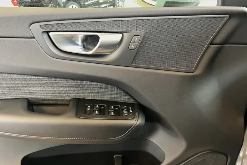 Volvo XC60 din 2024 cu 16.338 km - oferta VOL252398 - foto 17