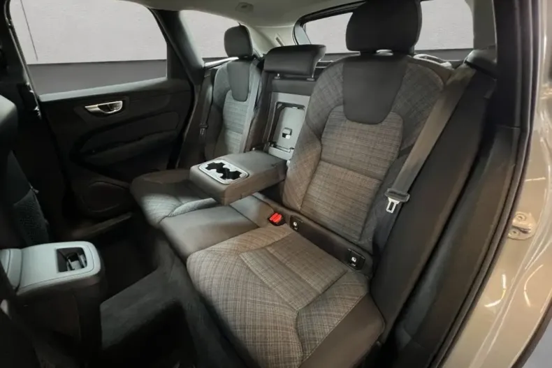 Volvo XC60 din 2024 cu 16.338 km - oferta VOL252398 - foto 18