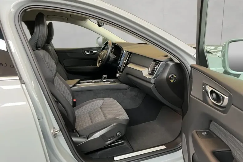 Volvo XC60 din 2024 cu 16.338 km - oferta VOL252398 - foto 19
