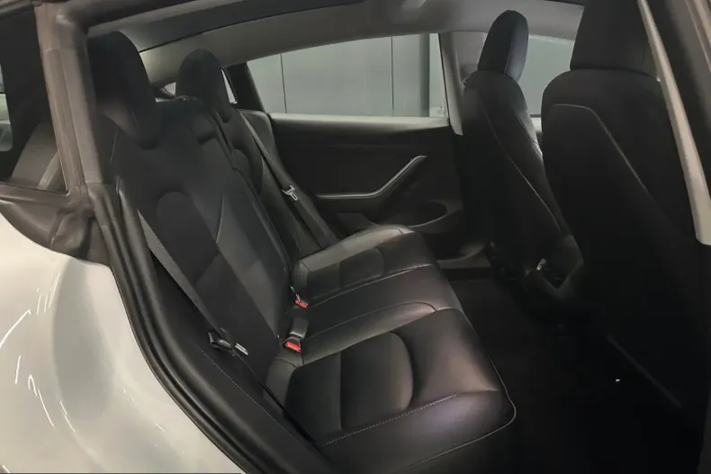Tesla Model 3 din 2022 cu 54.000 km - oferta TES252403 - foto 31
