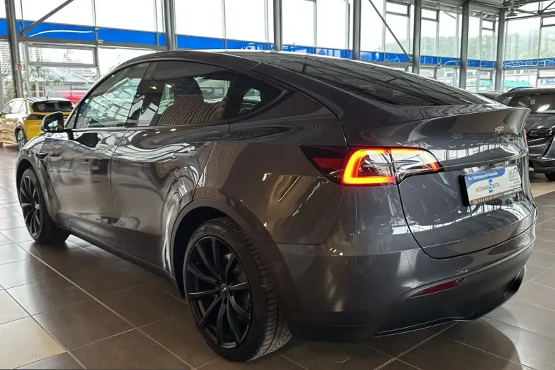 Tesla Model Y din 2023 cu 40.794 km - oferta TES252410 - foto 4