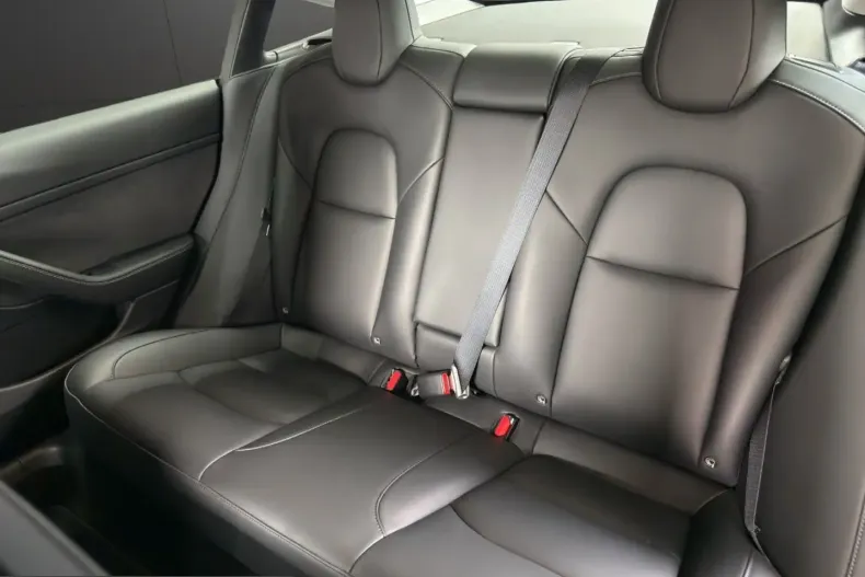 Tesla Model 3 din 2022 cu 25.600 km - oferta TES252411 - foto 12