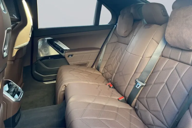 BMW i7 (Seria 7) din 2023 cu 33.274 km - oferta BMW252568 - foto 8