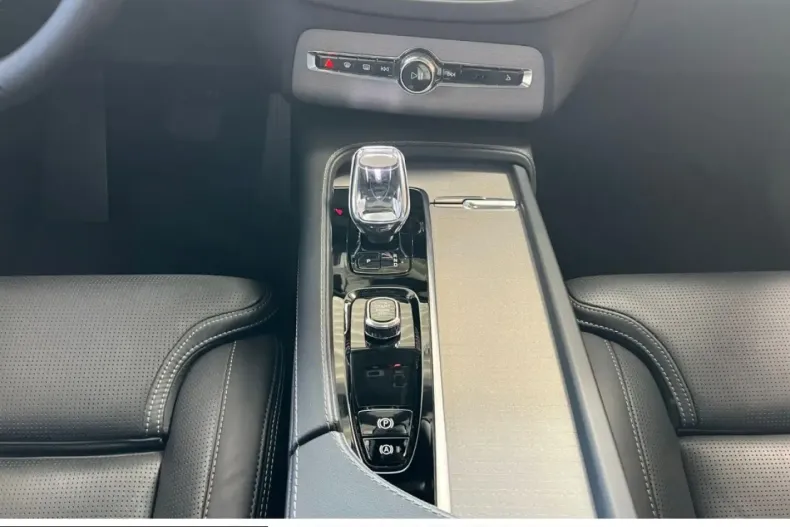 Volvo XC90 din 2024 cu 30.800 km - oferta VOL252662 - foto 9
