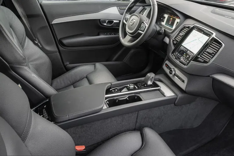 Volvo XC90 din 2024 cu 18.612 km - oferta VOL252667 - foto 8