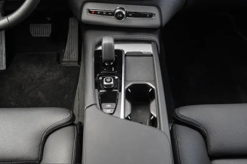 Volvo XC90 din 2024 cu 18.612 km - oferta VOL252667 - foto 14