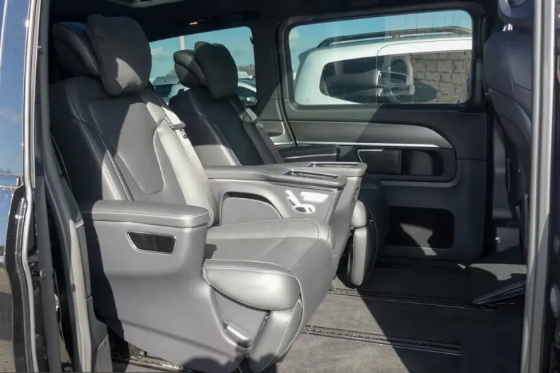 Mercedes-Benz V 300 (Clasa V) din 2023 cu 53.300 km - oferta MER252689 - foto 7