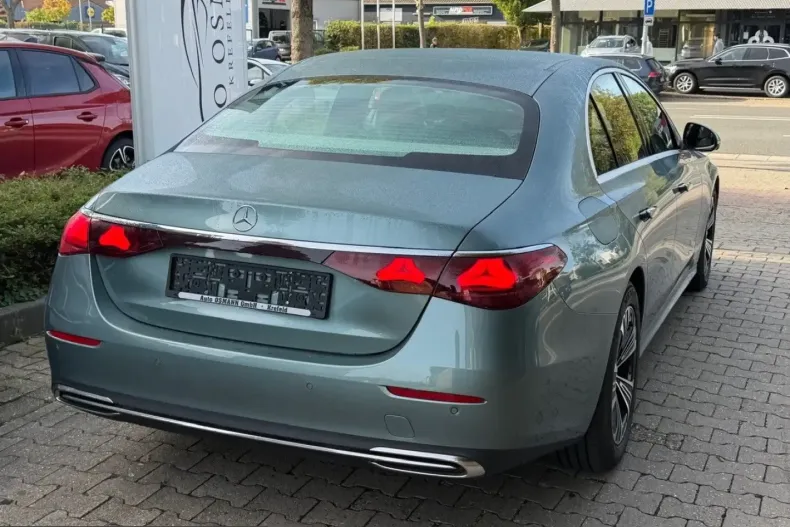 Mercedes-Benz E 220 (Clasa E) din 2025 cu 20.000 km - oferta MER252758 - foto 4