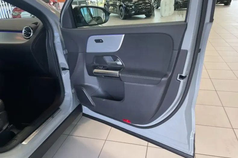Mercedes-Benz GLA 200 (Clasa GLA) din 2025 cu 27.361 km - oferta MER252803 - foto 20