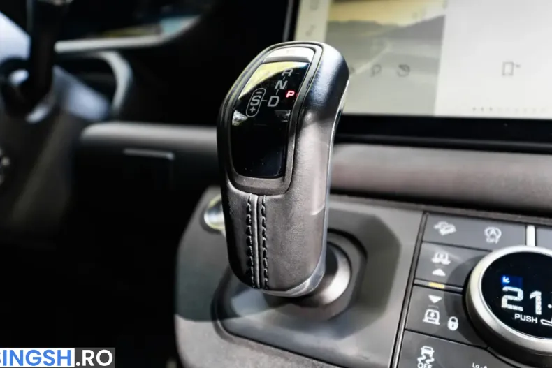 Land Rover Defender din 2024 cu 33.000 km - oferta LAN252836 - foto 3
