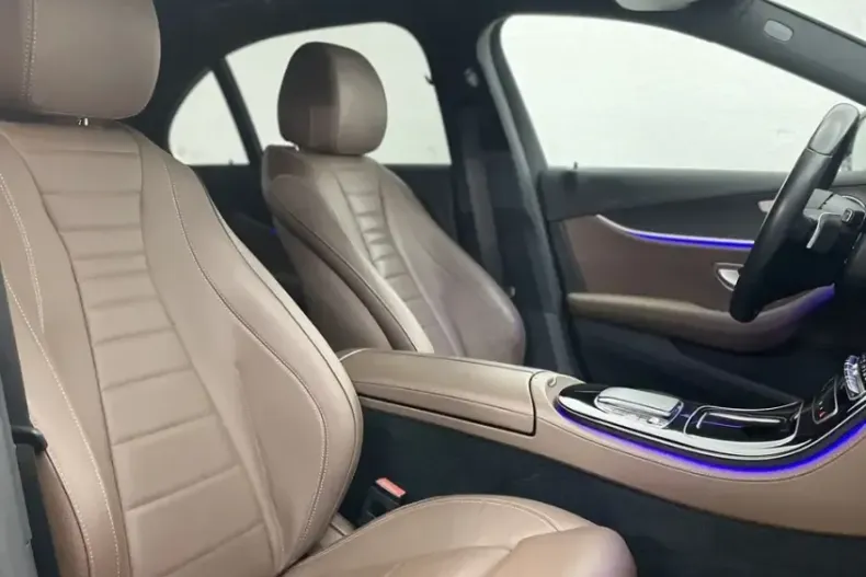 Mercedes-Benz E 400 (Clasa E) din 2021 cu 69.987 km - oferta MER252848 - foto 8