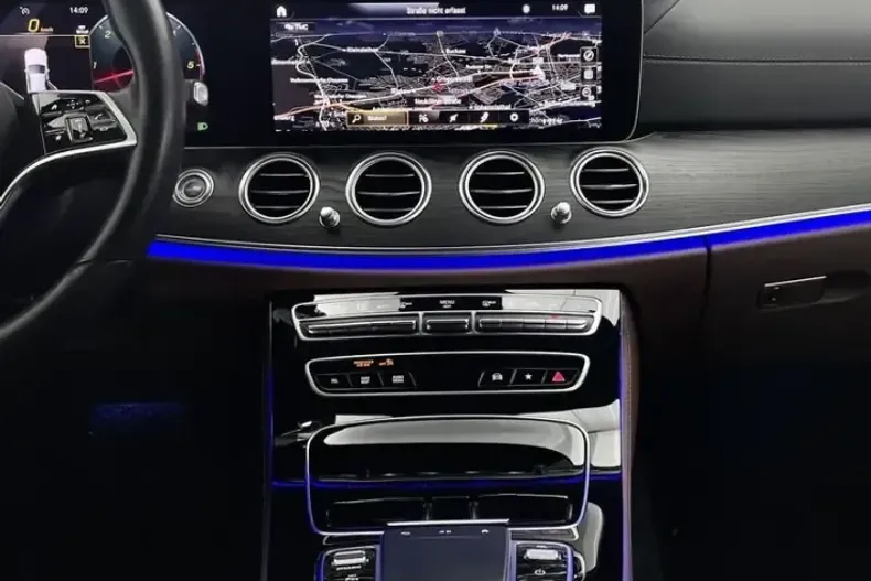 Mercedes-Benz E 400 (Clasa E) din 2021 cu 69.987 km - oferta MER252848 - foto 15