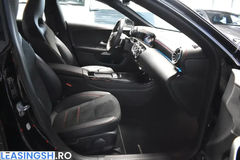 Mercedes-Benz CLA 200 (Clasa CLA) din 2024 cu 41.600 km - oferta MER252866 - foto 11