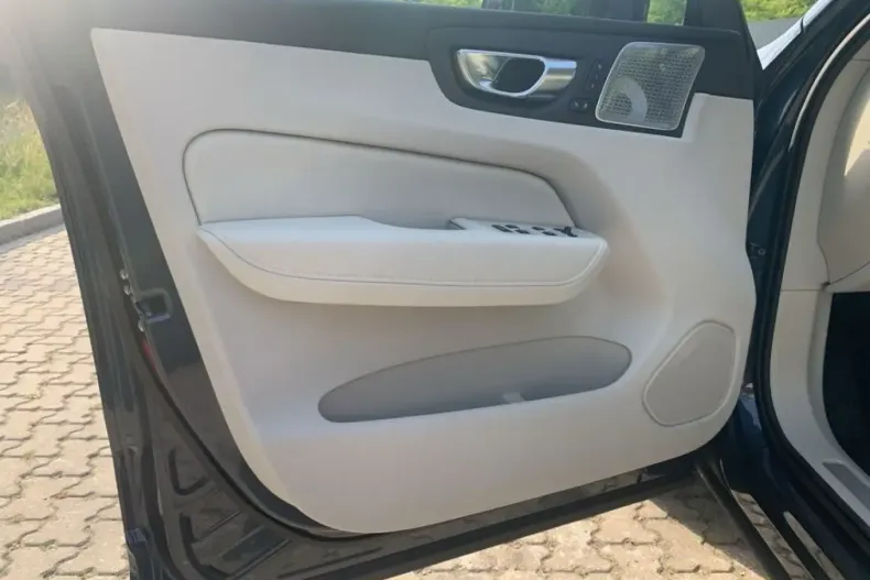 Volvo XC60 din 2025 cu 14.827 km - oferta VOL252891 - foto 13