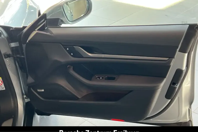 Porsche Taycan din 2025 cu 13.900 km - oferta POR252902 - foto 21