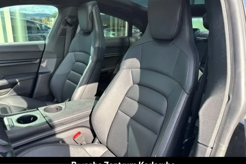 Porsche Taycan din 2023 cu 47.950 km - oferta POR252904 - foto 9
