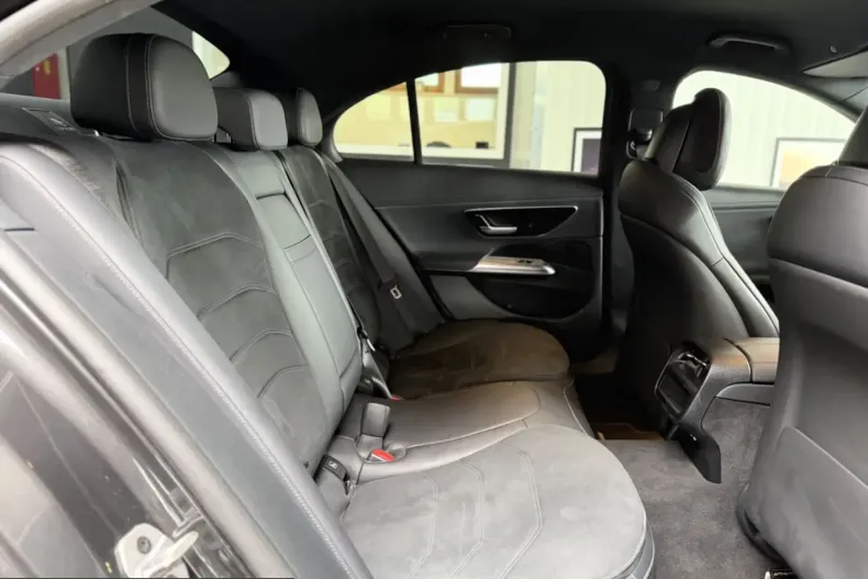 Mercedes-Benz E 220 (Clasa E) din 2024 cu 79.999 km - oferta MER252909 - foto 12