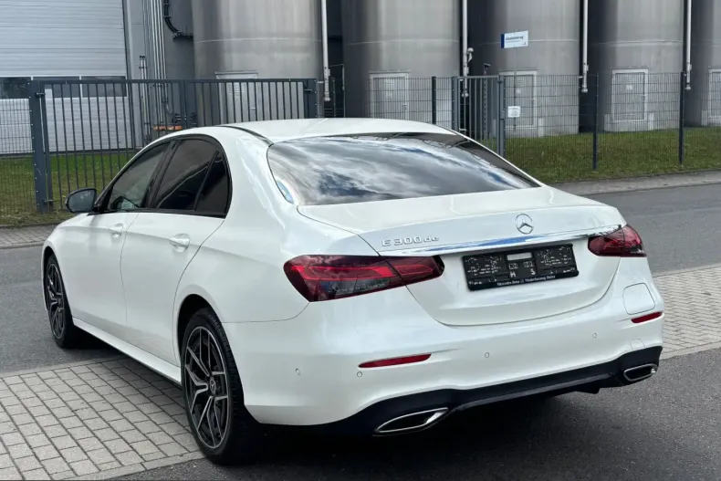 Mercedes-Benz E 300 (Clasa E) din 2022 cu 78.000 km - oferta MER252917 - foto 4