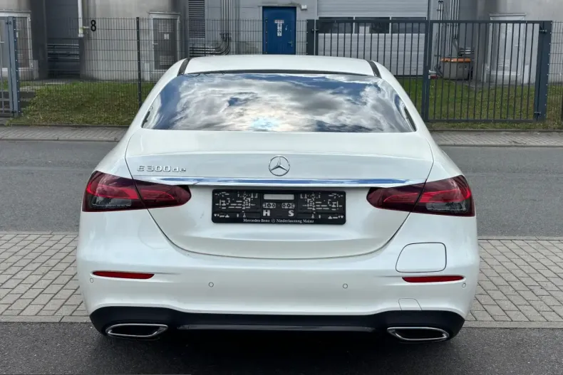 Mercedes-Benz E 300 (Clasa E) din 2022 cu 78.000 km - oferta MER252917 - foto 5