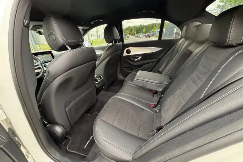 Mercedes-Benz E 300 (Clasa E) din 2022 cu 78.000 km - oferta MER252917 - foto 9