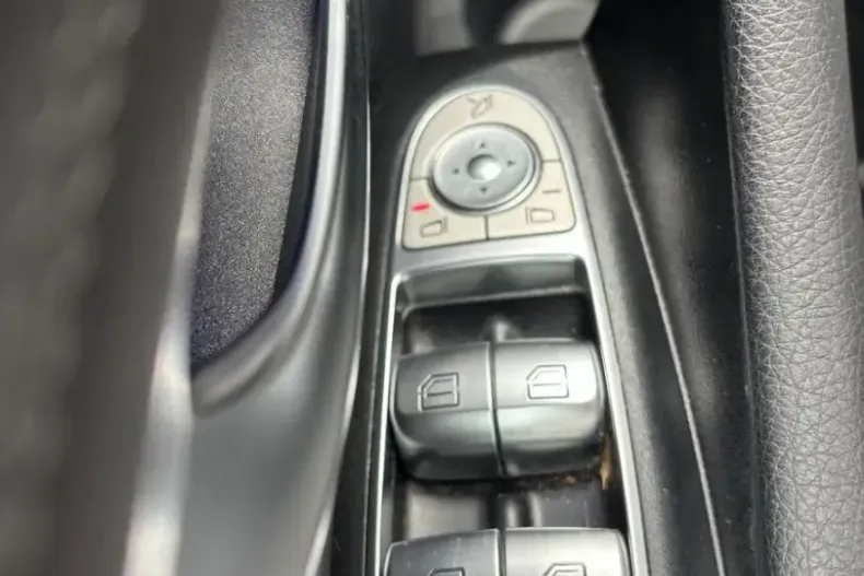 Mercedes-Benz E 300 (Clasa E) din 2022 cu 78.000 km - oferta MER252917 - foto 15