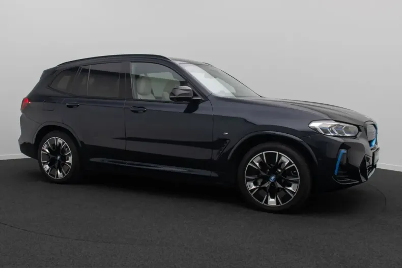 BMW iX3 (Seria X) din 2023 cu 61.153 km - oferta BMW252969 - foto 4