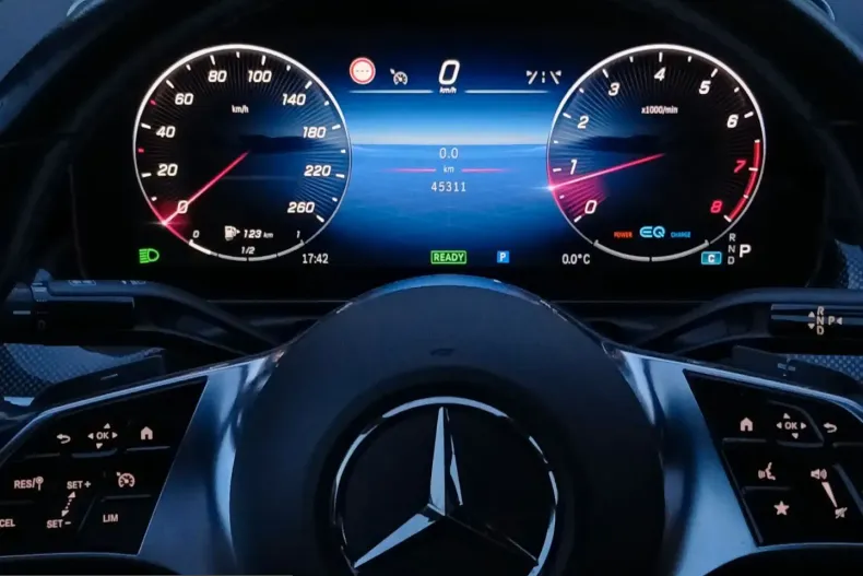 Mercedes-Benz C 200 (Clasa C) din 2021 cu 45.298 km - oferta MER252982 - foto 17