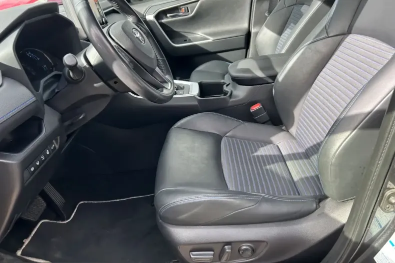 Toyota RAV4 din 2022 cu 68.449 km - oferta TOY252984 - foto 12