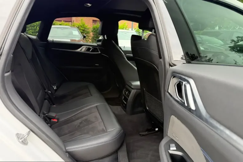 BMW i4 (Seria 4) din 2022 cu 74.000 km - oferta BMW252985 - foto 16