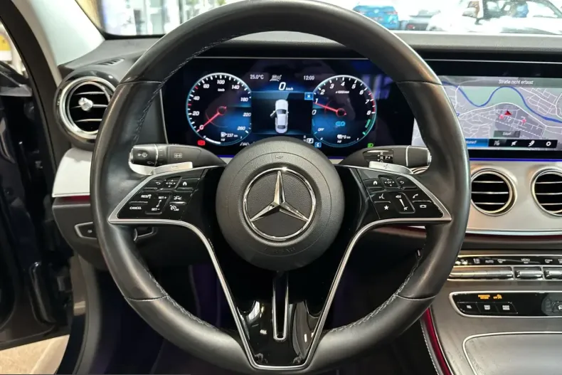 Mercedes-Benz E 300 (Clasa E) din 2022 cu 99.625 km - oferta MER252995 - foto 13