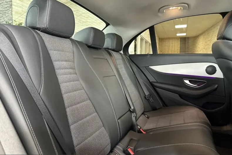 Mercedes-Benz E 300 (Clasa E) din 2022 cu 99.625 km - oferta MER252995 - foto 19