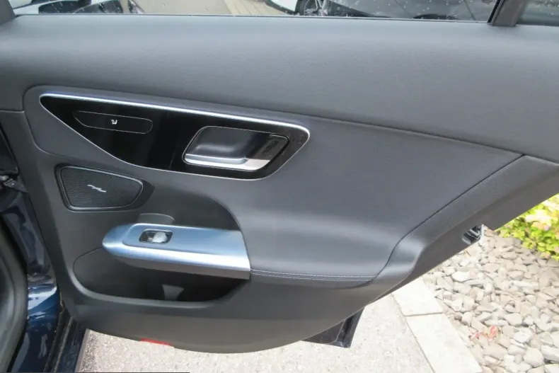 Mercedes-Benz C 200 (Clasa C) din 2022 cu 32.900 km - oferta MER252998 - foto 14