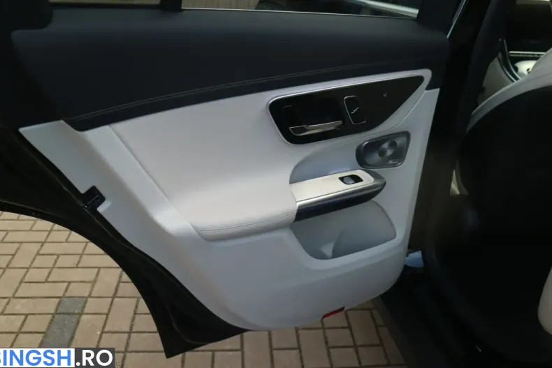 Mercedes-Benz GLC 400 e 4MATIC Avantgarde din 2023 cu 14.600 km - oferta MER253051 - foto 24
