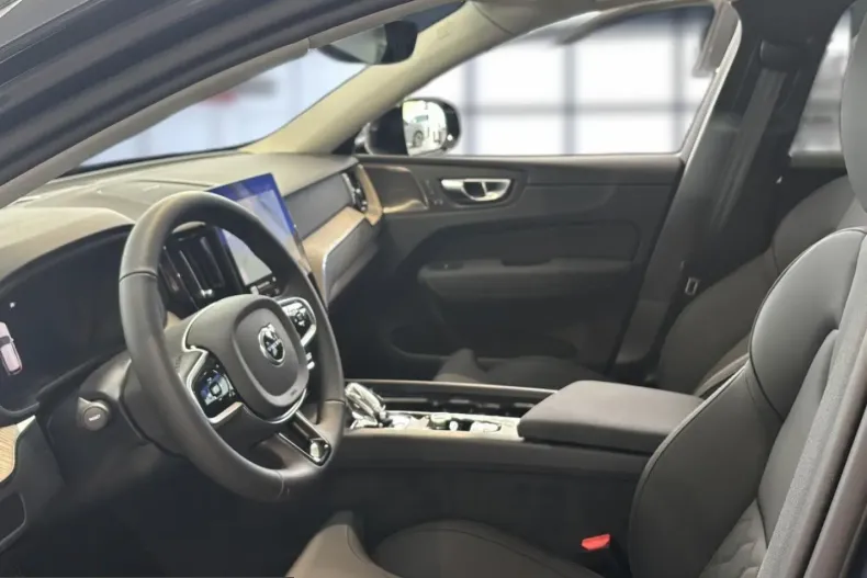 Volvo XC60 din 2025 cu 17.500 km - oferta VOL253095 - foto 9