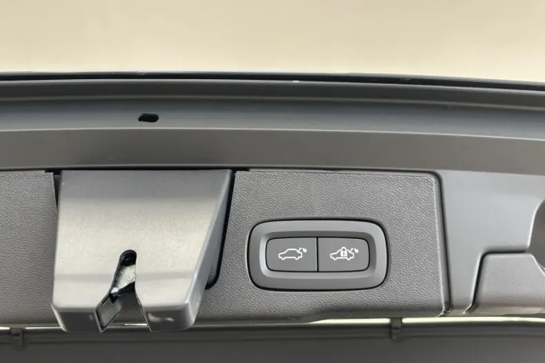 Volvo XC60 din 2025 cu 17.500 km - oferta VOL253095 - foto 23