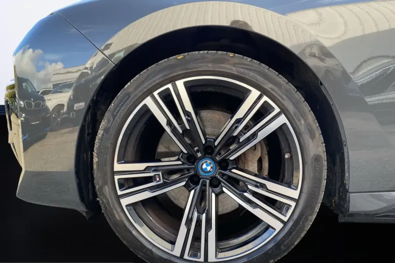 BMW i7 (Seria 7) din 2023 cu 54.072 km - oferta BMW253158 - foto 16