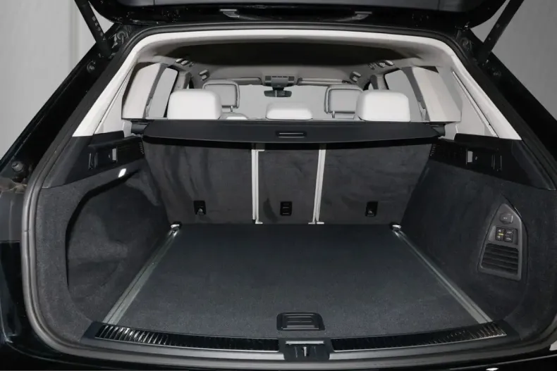 Volkswagen Touareg din 2024 cu 34.318 km - oferta VOL253160 - foto 5