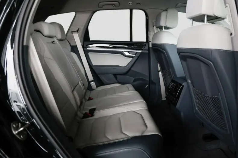 Volkswagen Touareg din 2024 cu 34.318 km - oferta VOL253160 - foto 9