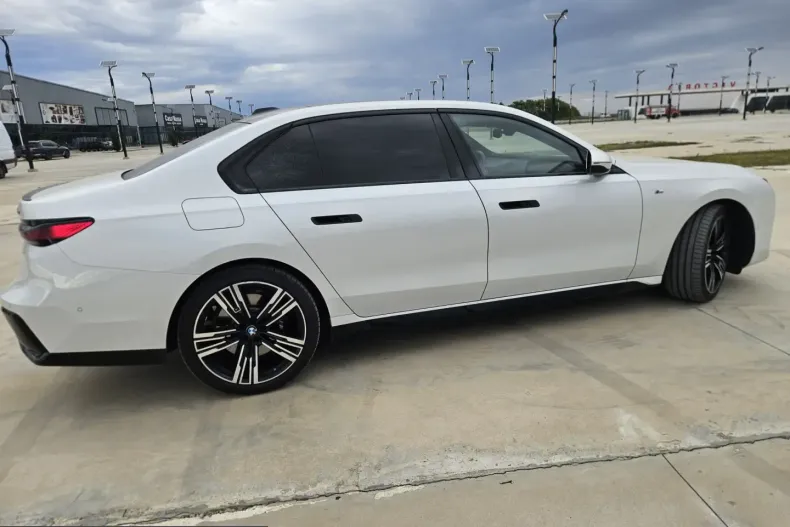 BMW 740 (Seria 7) din 2025 cu 16.005 km - oferta BMW253163 - foto 2