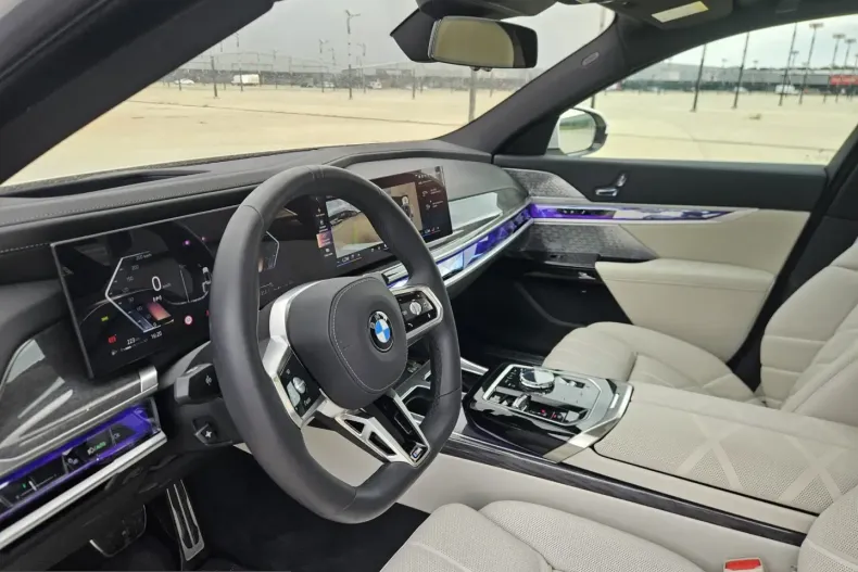 BMW 740 (Seria 7) din 2025 cu 16.005 km - oferta BMW253163 - foto 11