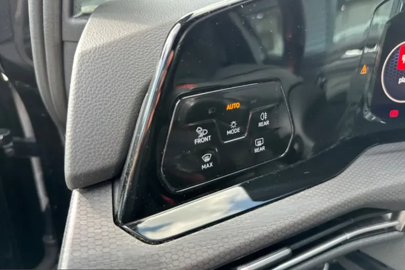 Volkswagen Golf din 2023 cu 49.998 km - oferta VOL253166 - foto 19