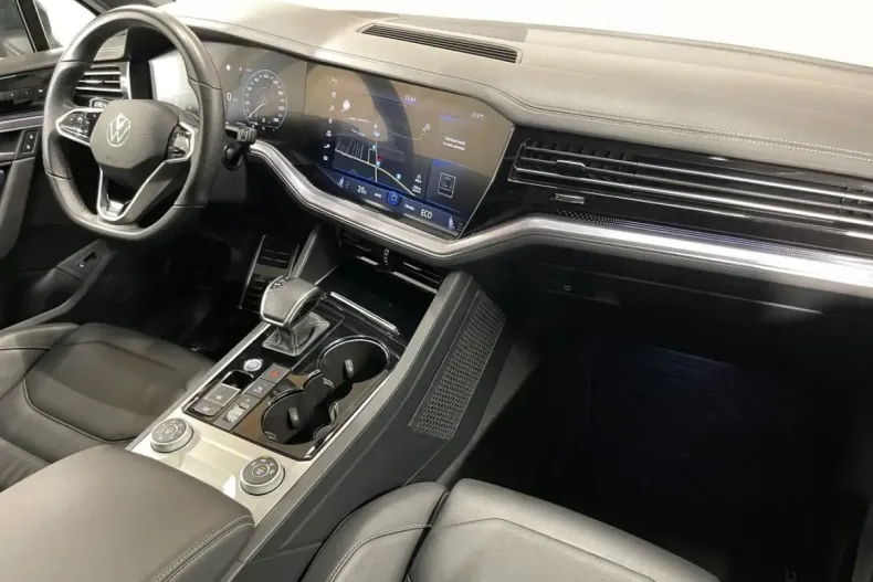 Volkswagen Touareg din 2023 cu 41.918 km - oferta VOL253184 - foto 2