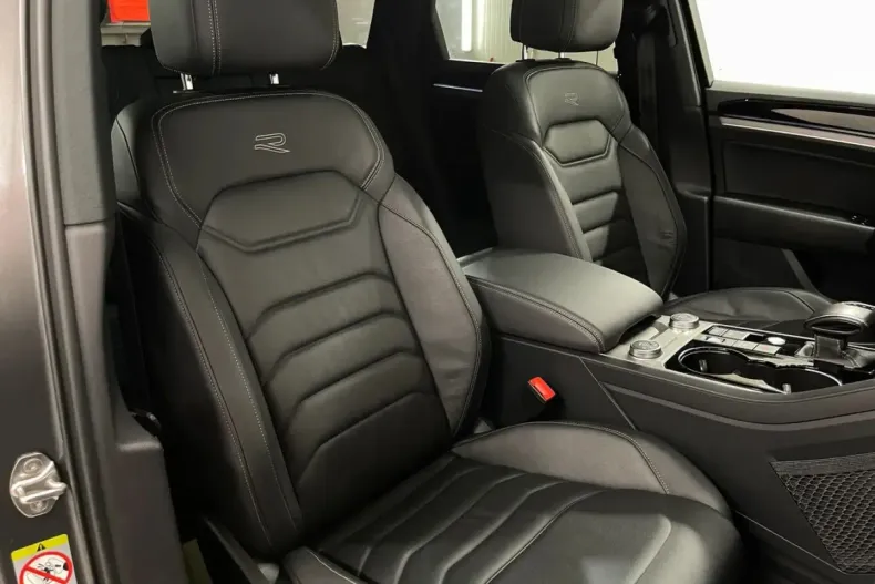 Volkswagen Touareg din 2023 cu 41.918 km - oferta VOL253184 - foto 3