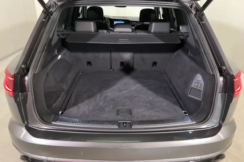 Volkswagen Touareg din 2023 cu 41.918 km - oferta VOL253184 - foto 6