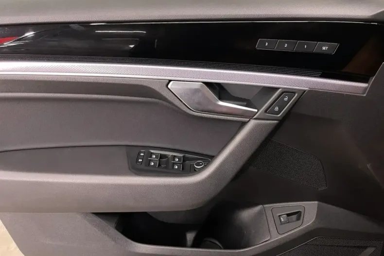 Volkswagen Touareg din 2023 cu 41.918 km - oferta VOL253184 - foto 26