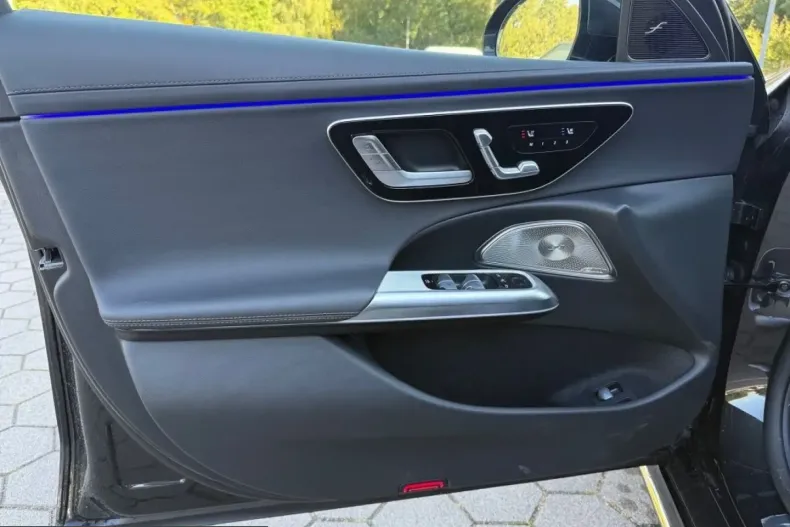 Mercedes-Benz E 400 (Clasa E) din 2025 cu 8.578 km - oferta MER253186 - foto 5