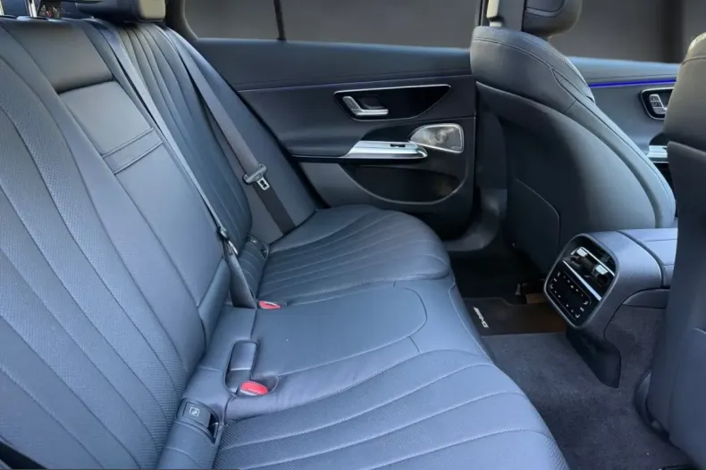 Mercedes-Benz E 400 (Clasa E) din 2025 cu 8.578 km - oferta MER253186 - foto 13