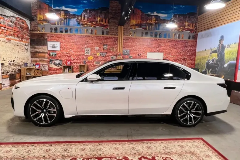 BMW 750 (Seria 7) din 2024 cu 31.850 km - oferta BMW253223 - foto 11