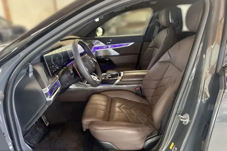BMW M760 (Seria 7) din 2023 cu 41.092 km - oferta BMW253226 - foto 5